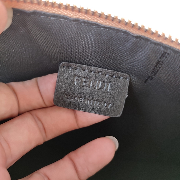 超激安ブランド財布偽物着用イメージ